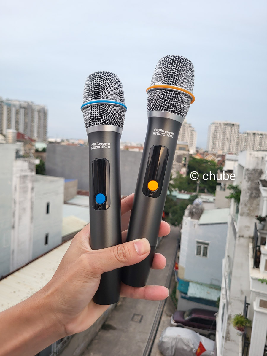Loa Karaoke HiFuture MusicBox 300 - Thiết kế mặt sau với tay kéo và bánh xe di chuyển