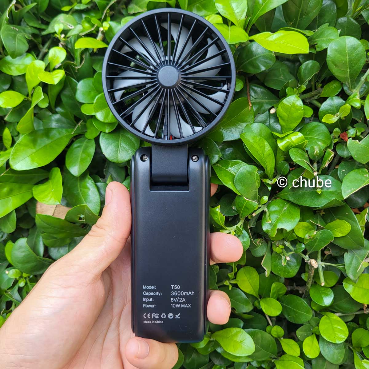 Quạt cầm tay RTAKO T50 - Cận cảnh lưới quạt và nút điều khiển