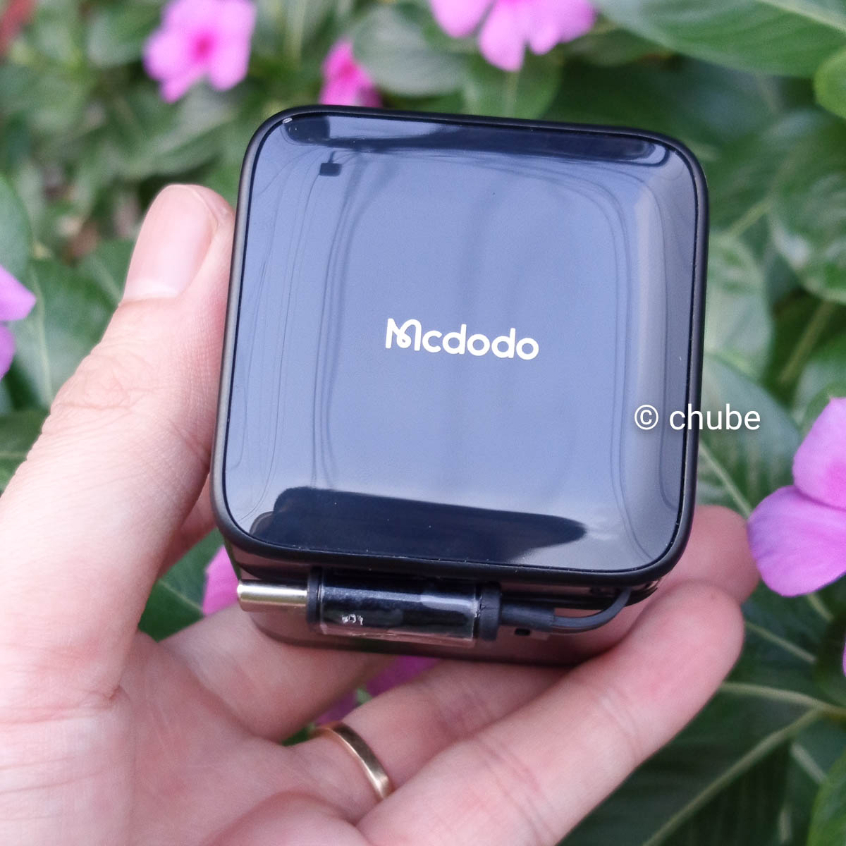 Mặt trên củ sạc GaN Mcdodo CH-8480 với logo Mcdodo