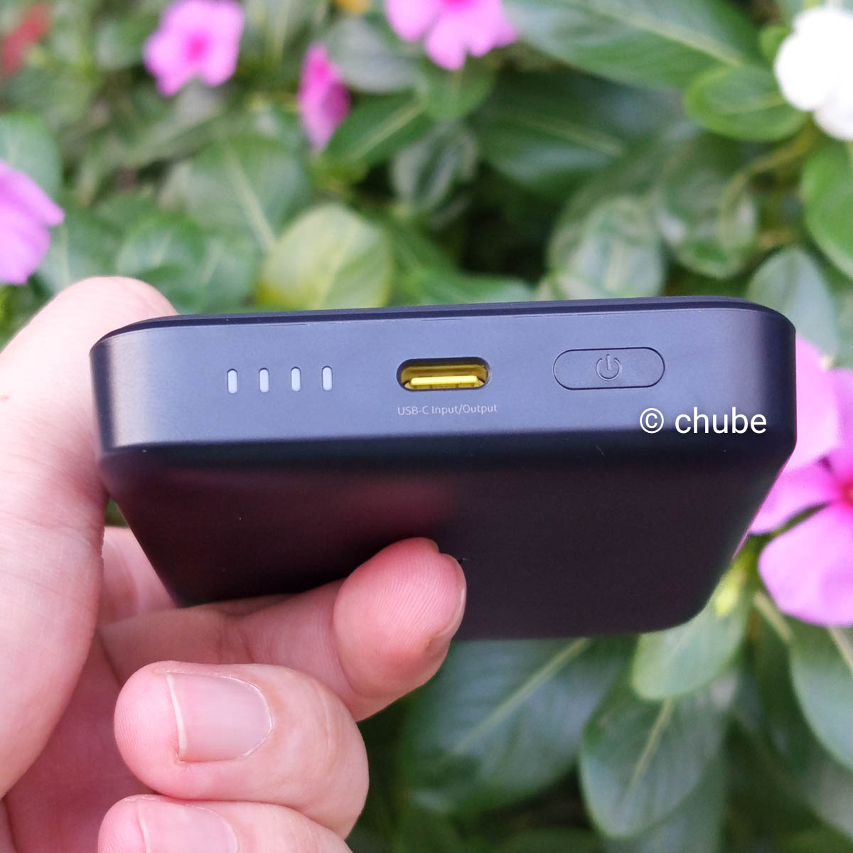 Cổng USB-C sạc in out trên Baseus FM12