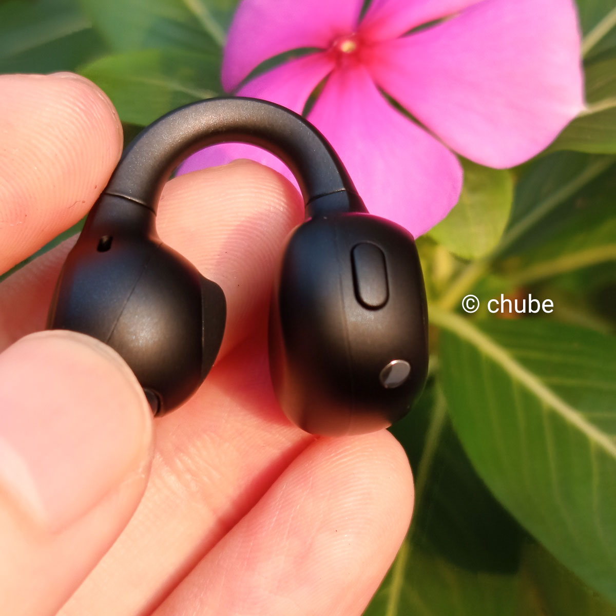 Nút nhấn vật lý trên tai nghe Baseus XC1