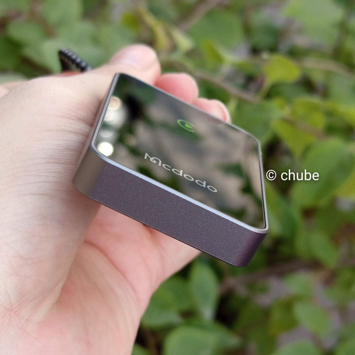 Mặt bên dưới của mcdodo ca-7210 cho thấy độ hoàn thiện quyến rũ và sắc nét