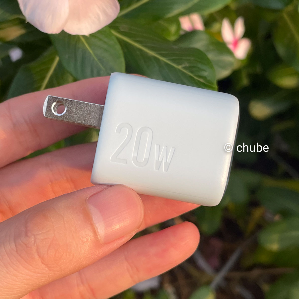 Chi tiết thông số 20W trên hông củ sạc Anker Zolo