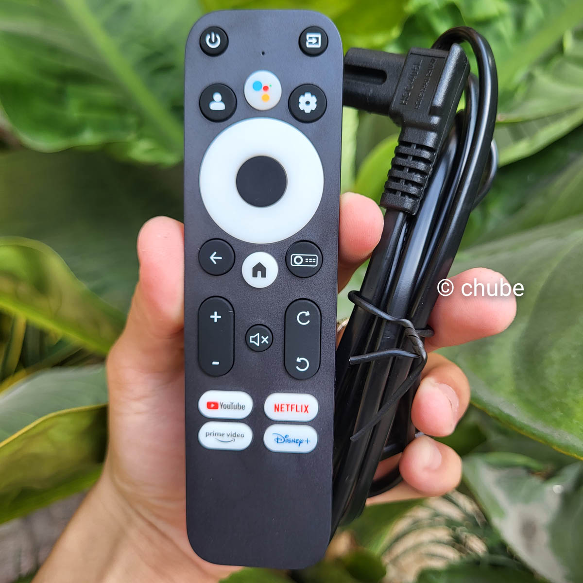 Remote điều khiển và pin tặng kèm khi mua combo trình chiếu di động Wanbo Baseus