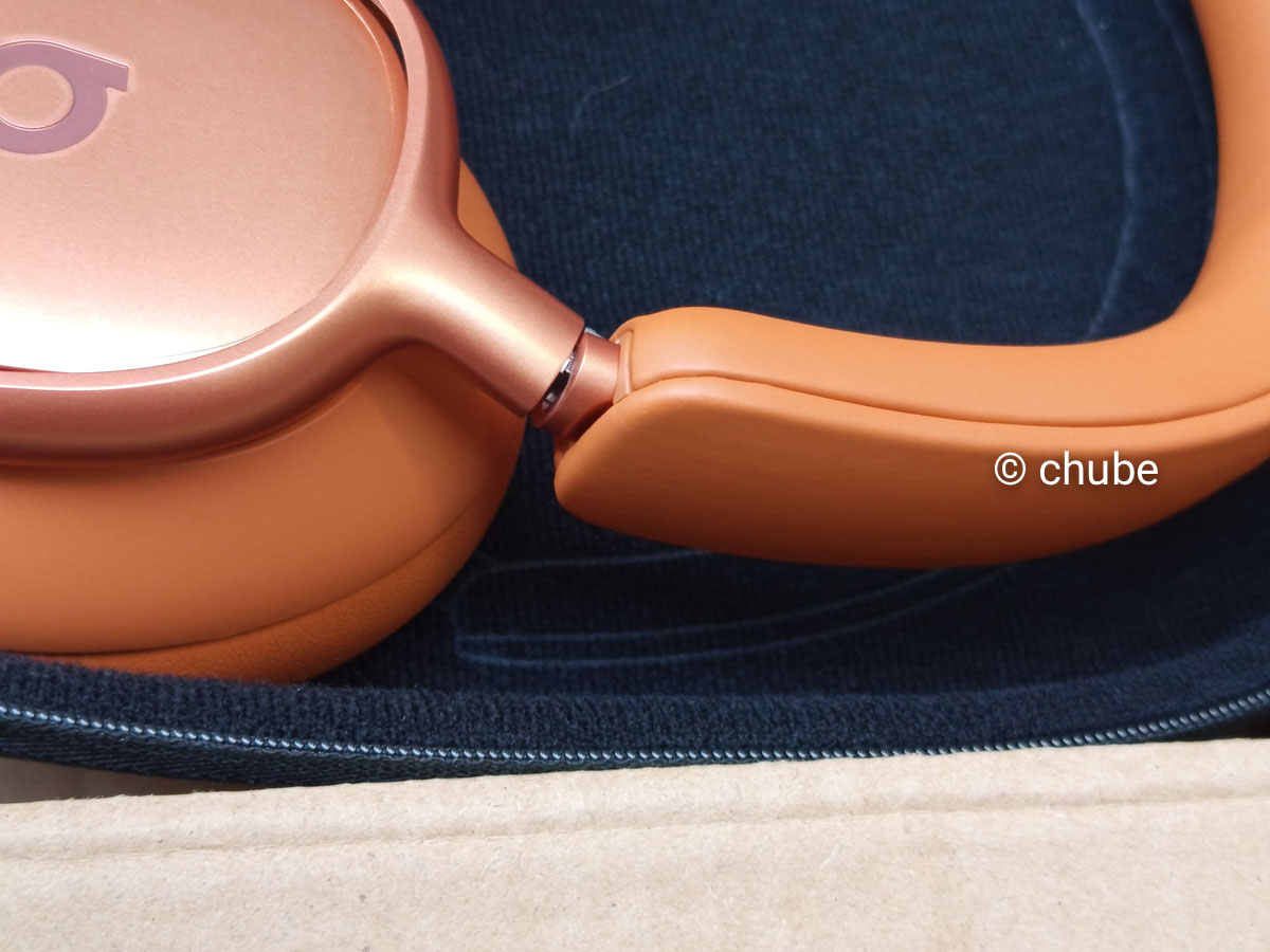 gọng tai nghe màu cam của Baseus XH1