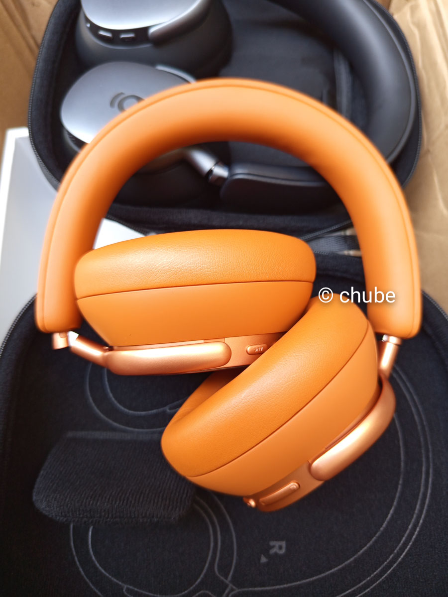 tai nghe màu cam gấp gọn của Baseus XH1