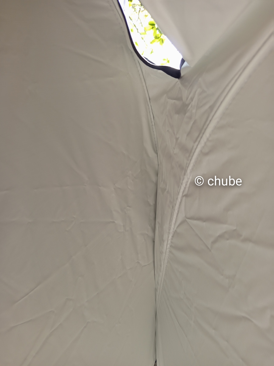 mặt ngoài tấm che nắng ô tô Baseus phản xạ ánh sáng