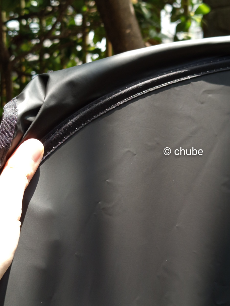 mặt trong tấm che nắng ô tô gập gọn dễ sử dụng