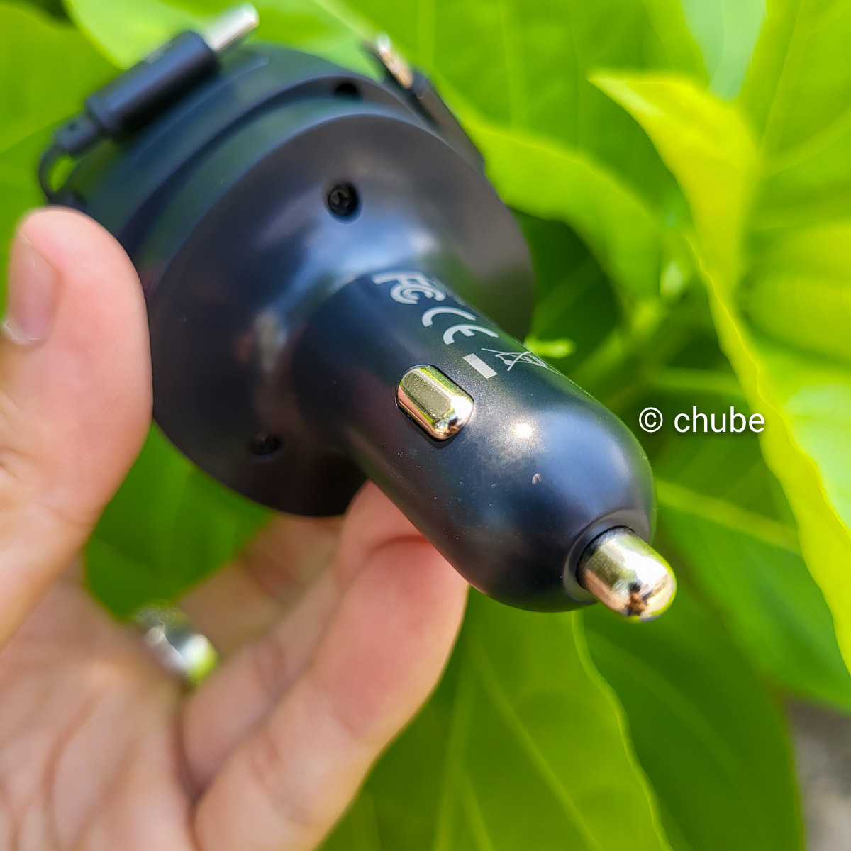 Hệ thống chân tiếp xúc chống trượt trên tẩu sạc Baseus