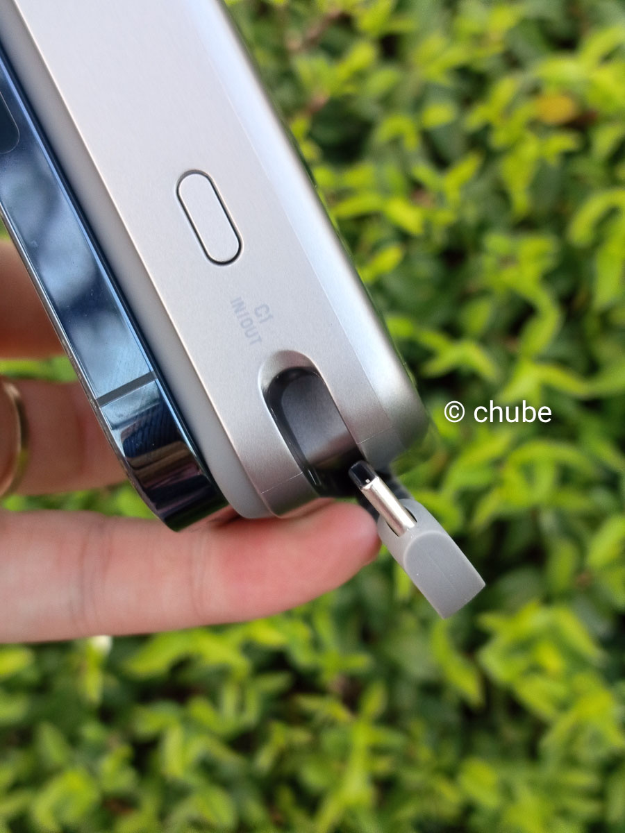 cáp USB-C tích hợp trên EcoFlow hỗ trợ sạc nhanh 65W cho laptop và MacBook