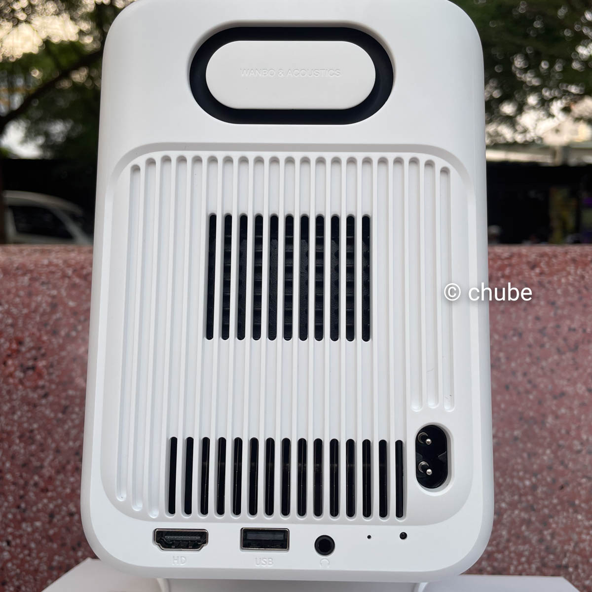 Mặt lưng sau và các cổng kết nối của máy chiếu Wanbo T2 Ultra