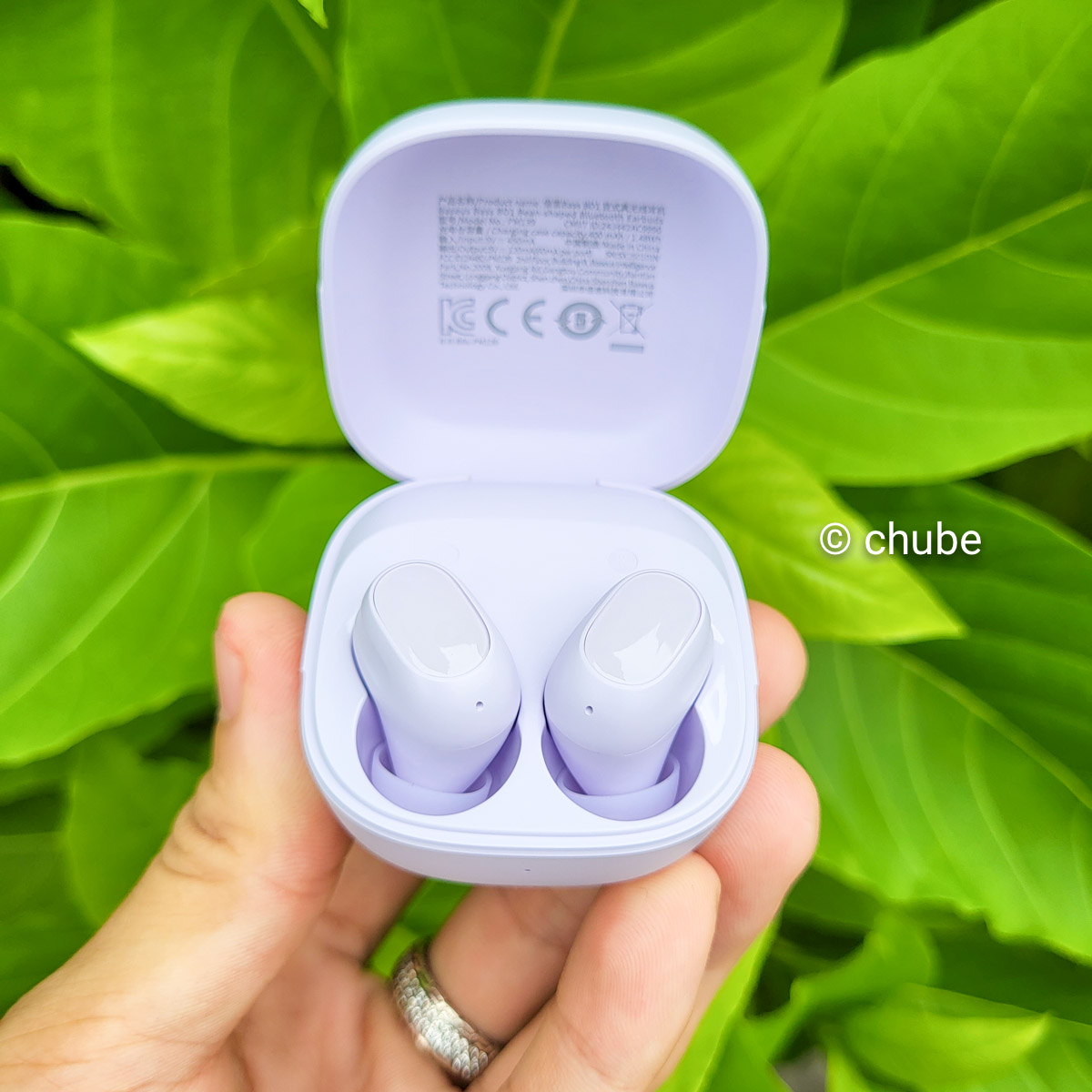 Tai nghe Bluetooth Baseus Bass BD1 TWS cùng hộp sạc mở