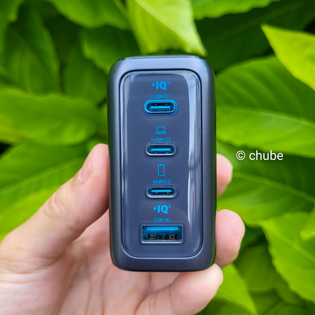 Ảnh mặt bên củ sạc nhanh ANKER Zolo 140W