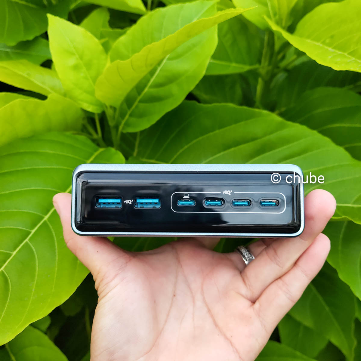 Cận cảnh các cổng USB-C và USB-A của trạm sạc ANKER A2683