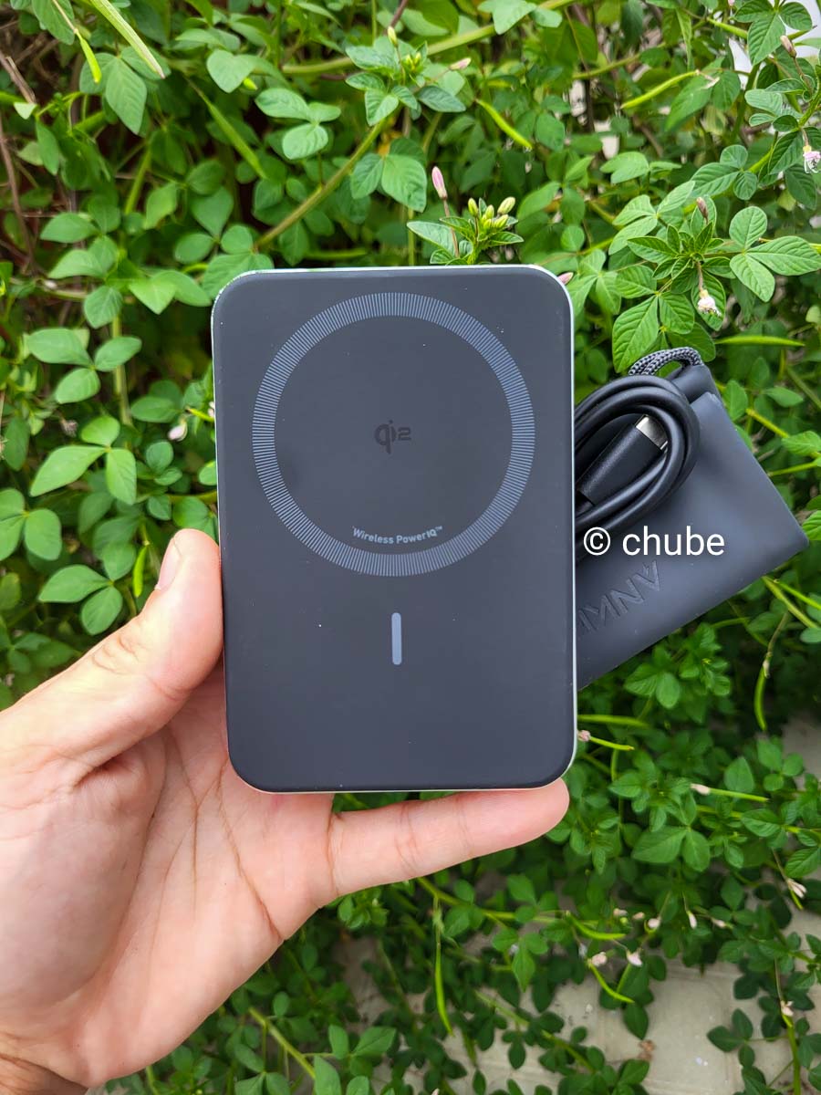Pin sạc dự phòng Anker MagGo A1664 10000mAh Qi2 30W - góc nghiêng mặt trước