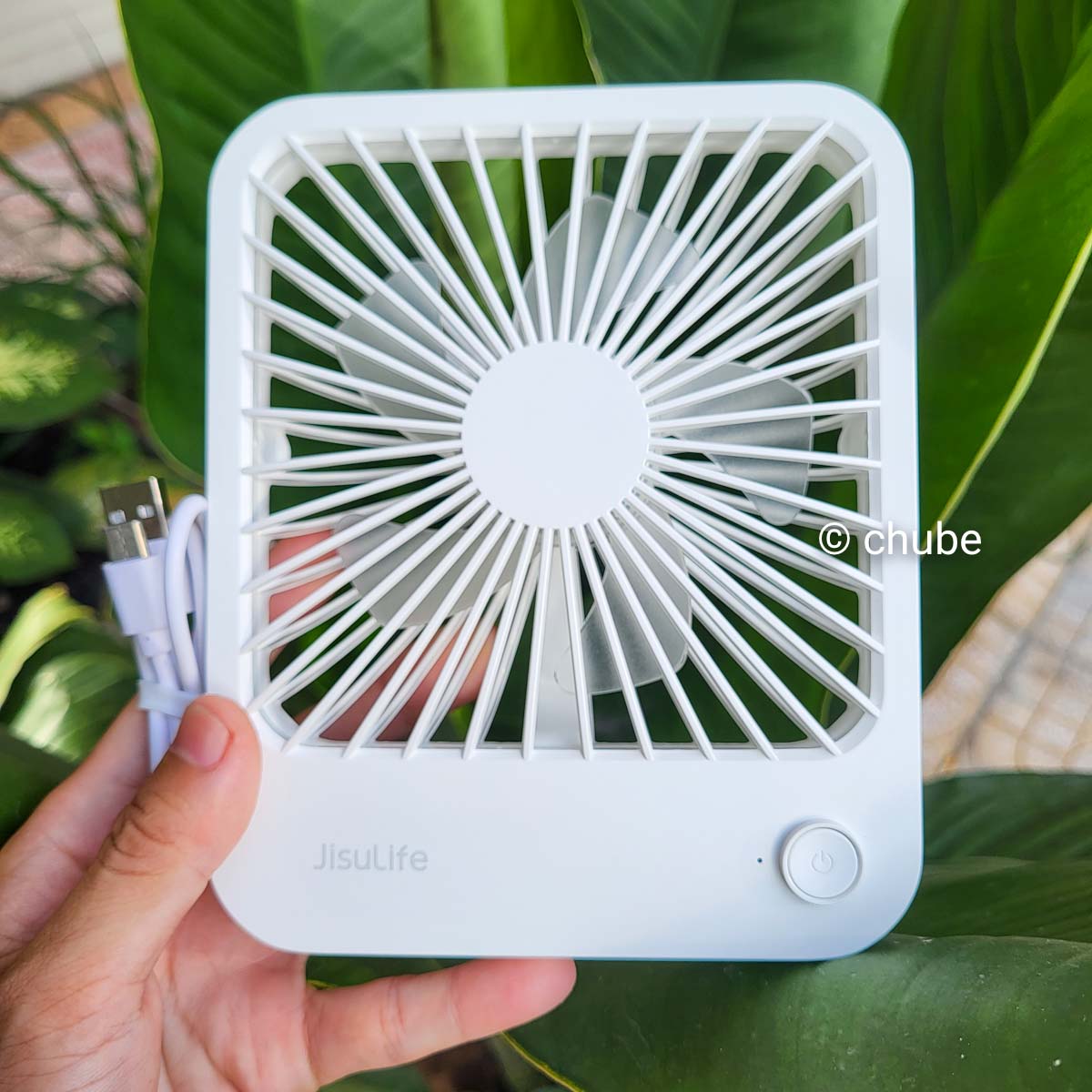 Quạt để bàn di động JISULIFE FA26A - mặt trước với thiết kế nhỏ gọn và hiện đại
