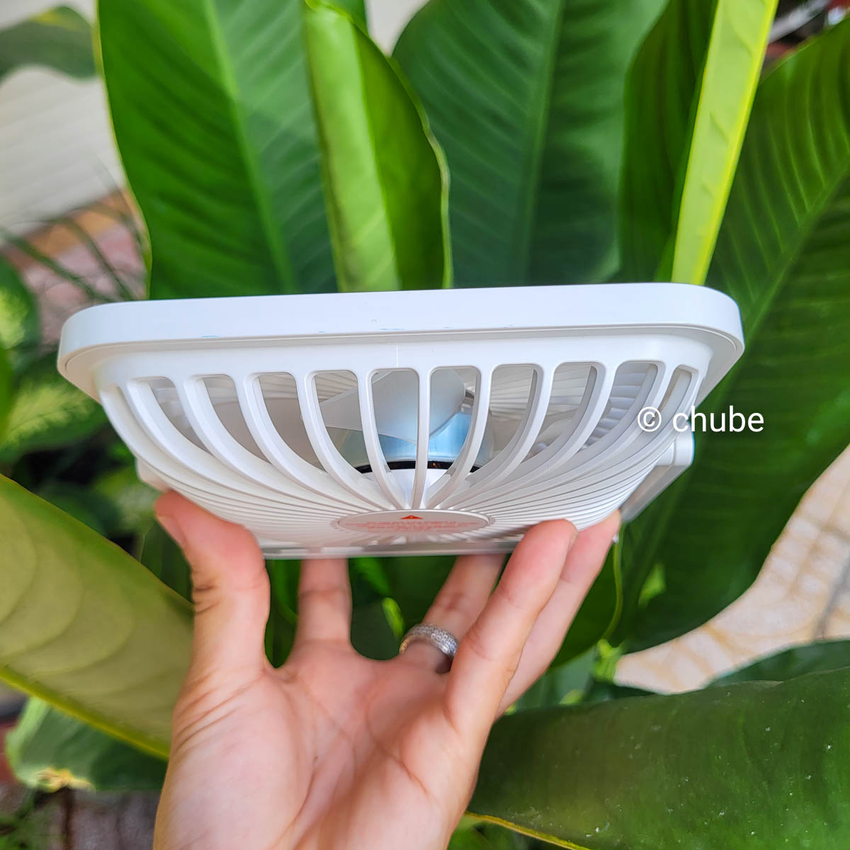 JISULIFE FA26A - phần thân quạt có thể gập, dễ dàng mang theo khi di chuyển