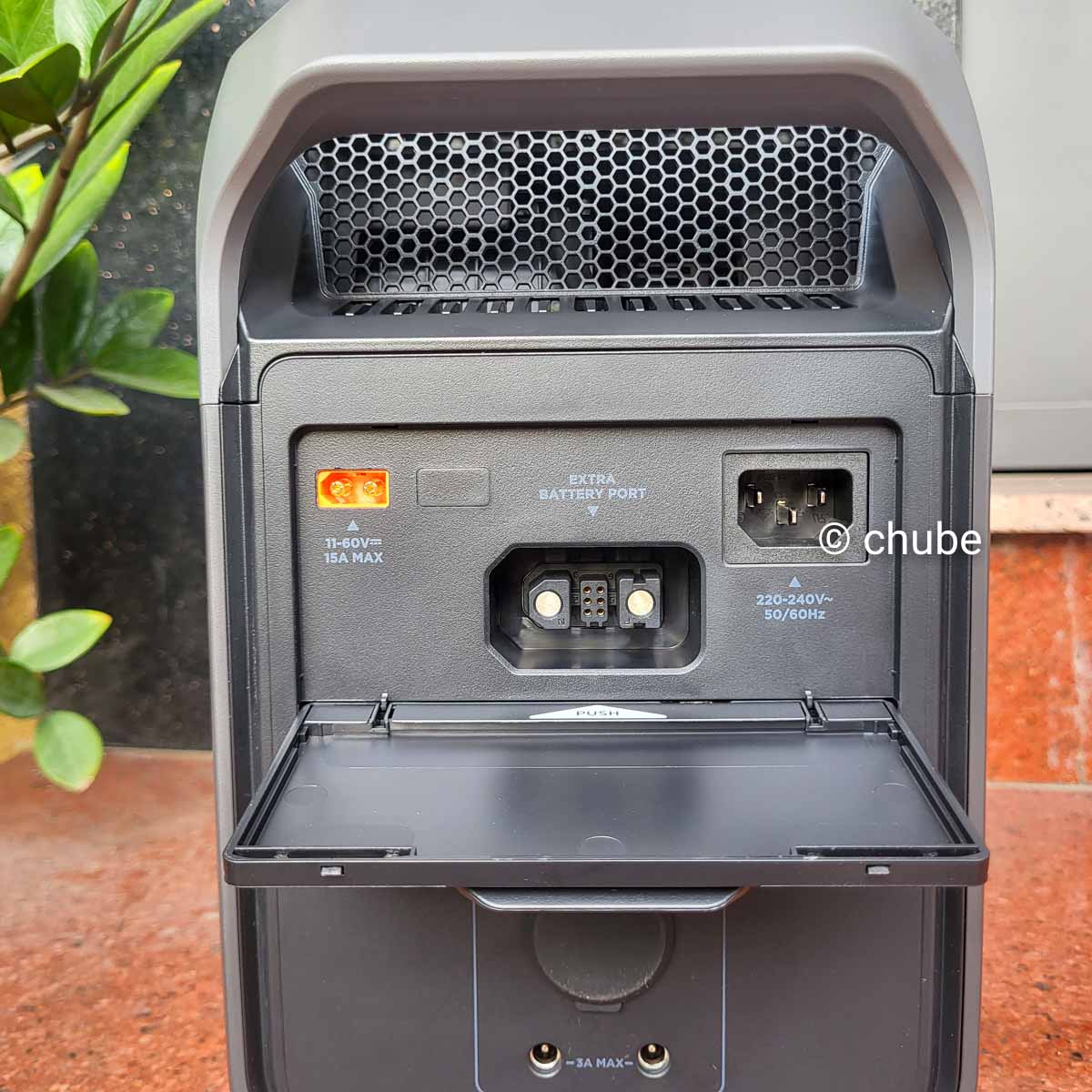 Delta 3 trạm sạc 1800W 1024Wh – ảnh mặt trước và cổng