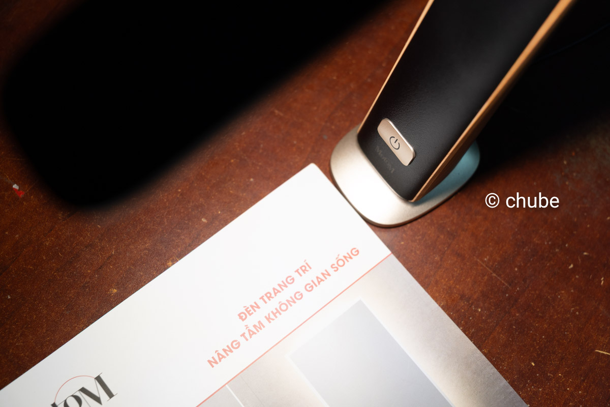 Đèn bàn LED MoToM GST018B – thiết kế tổng thể sản phẩm