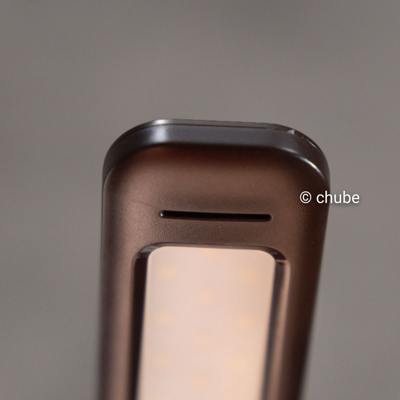 Đèn bàn LED MoToM GS1701 – thiết kế chân đế chắc chắn