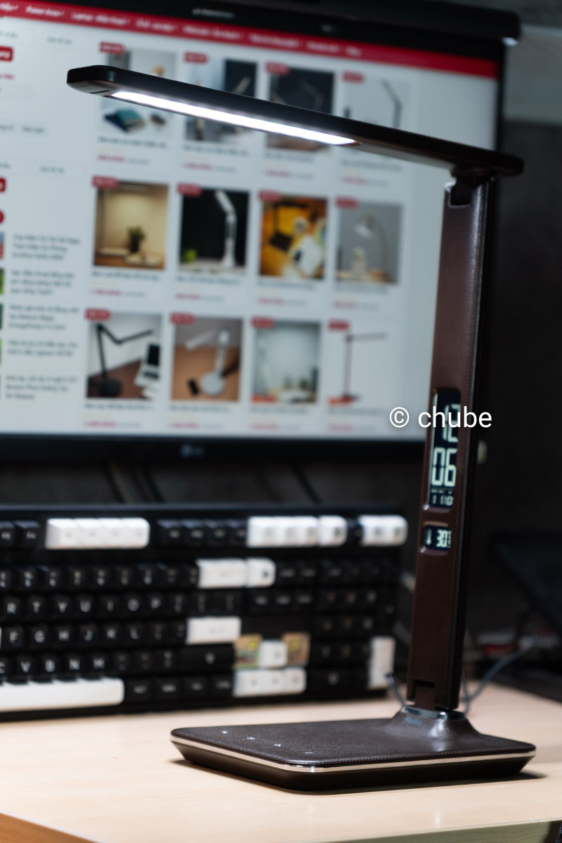 Đèn LED để bàn MoToM GS1701 – bố trí trên bàn làm việc