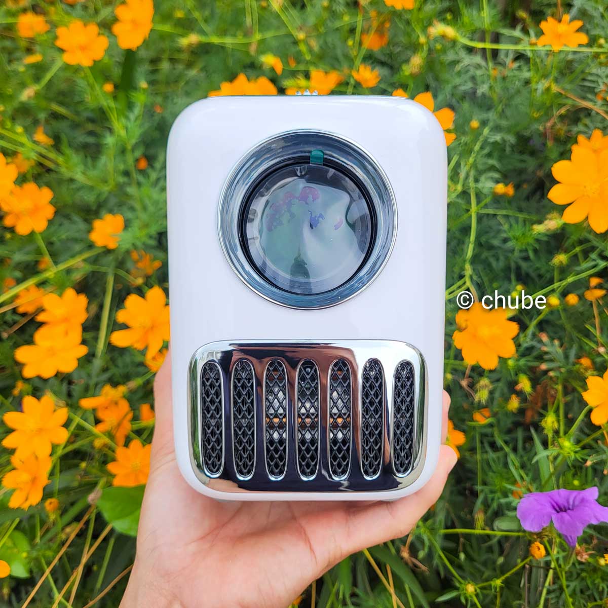 Máy chiếu Wanbo T2R MAX – góc chụp khi đặt trên bàn