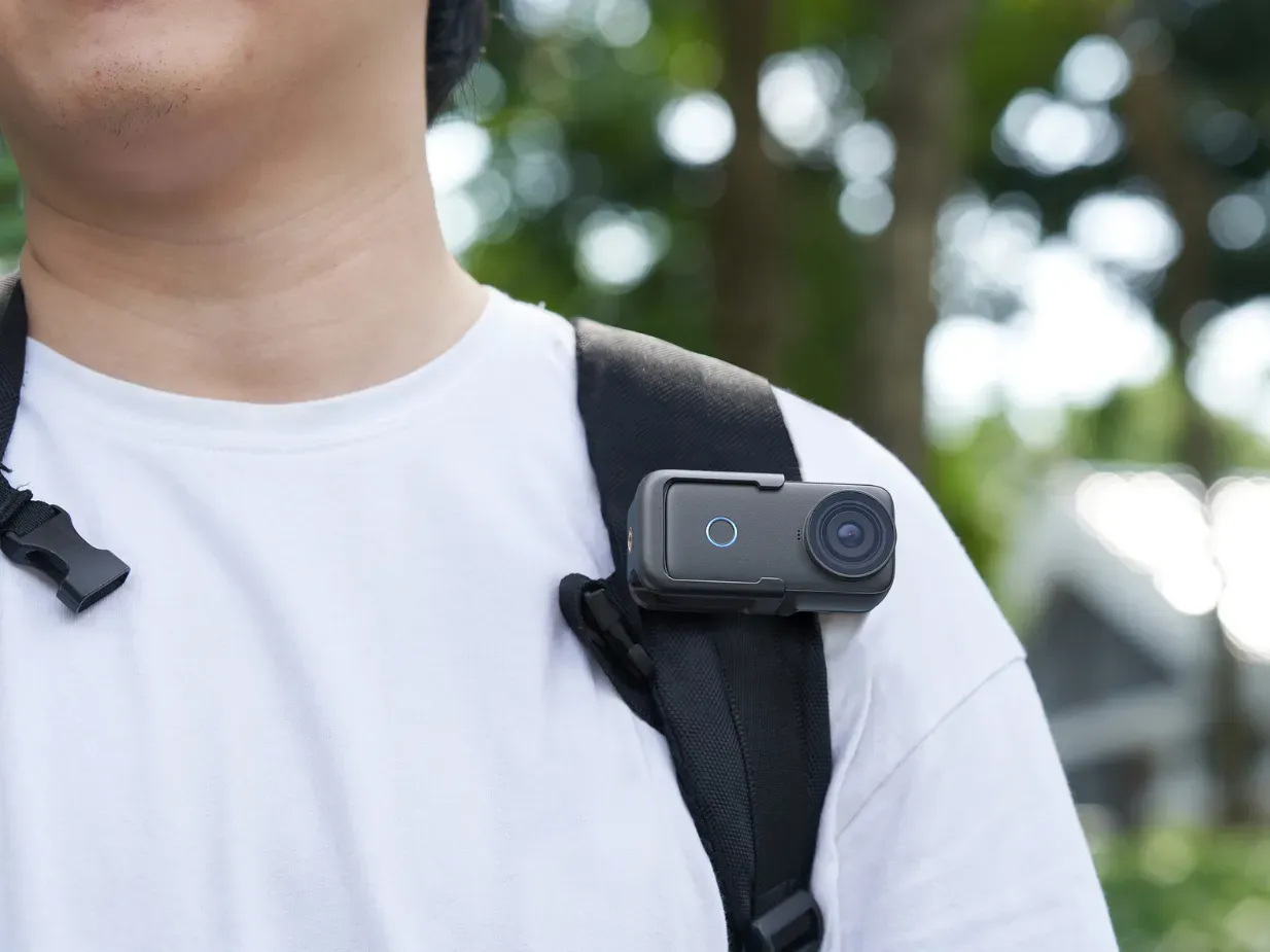 Camera hành động Akaso Keychain 2 – cận cảnh ống kính